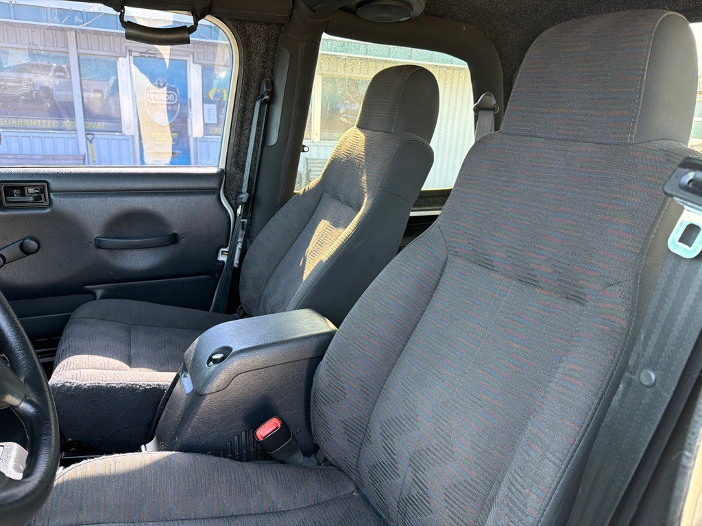 2004 Jeep Wrangler Image 13