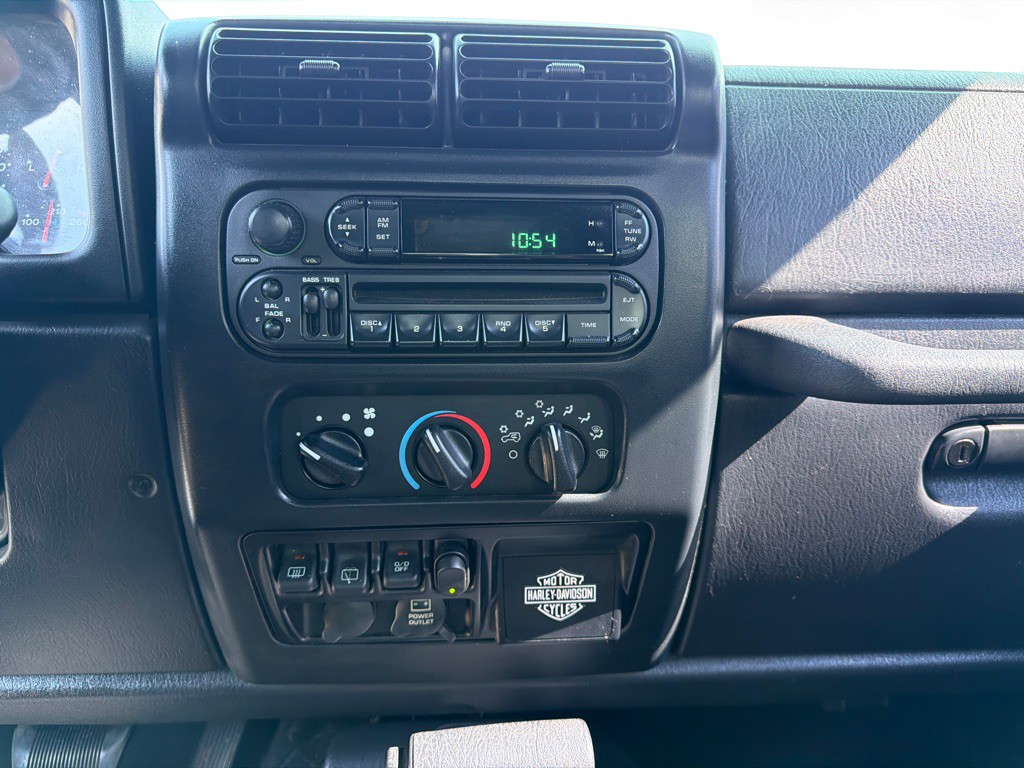 2004 Jeep Wrangler Image 15