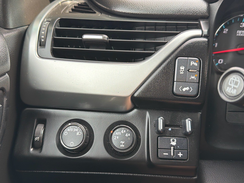 2016 Chevrolet Tahoe Image 16