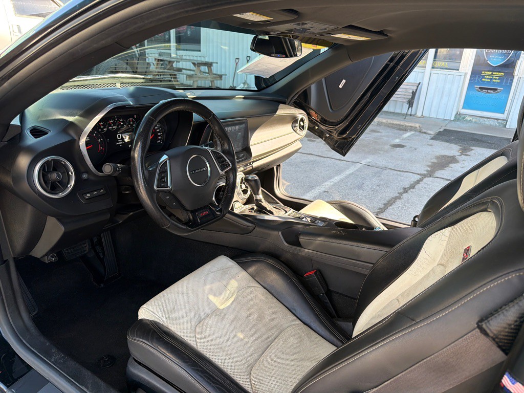 2016 Chevrolet Camaro Image 12