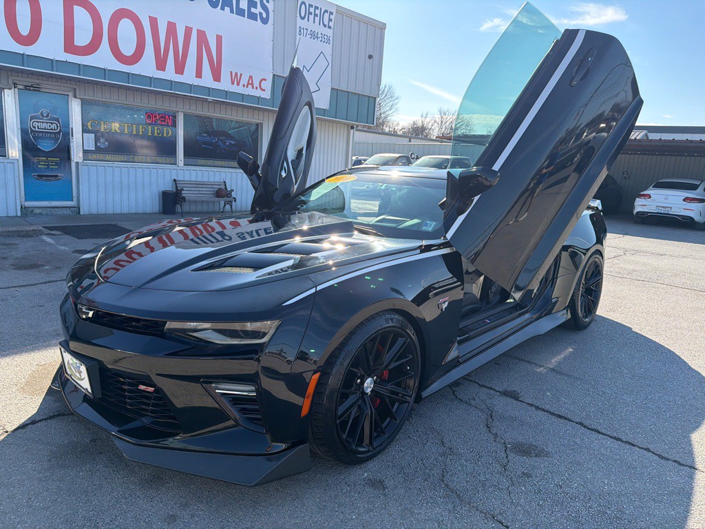 2016 Chevrolet Camaro Image 2