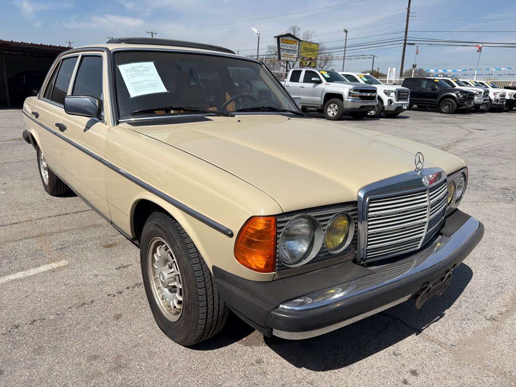 1984 Mercedes-Benz 300-Class Image 7