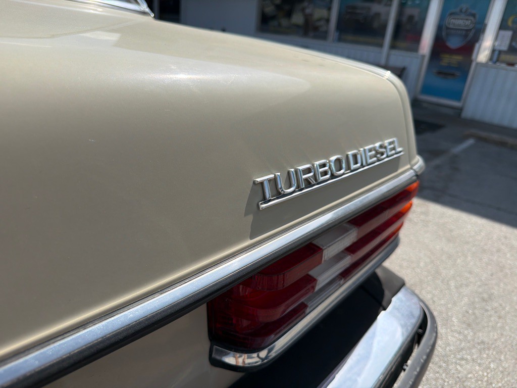 1984 Mercedes-Benz 300-Class Image 9