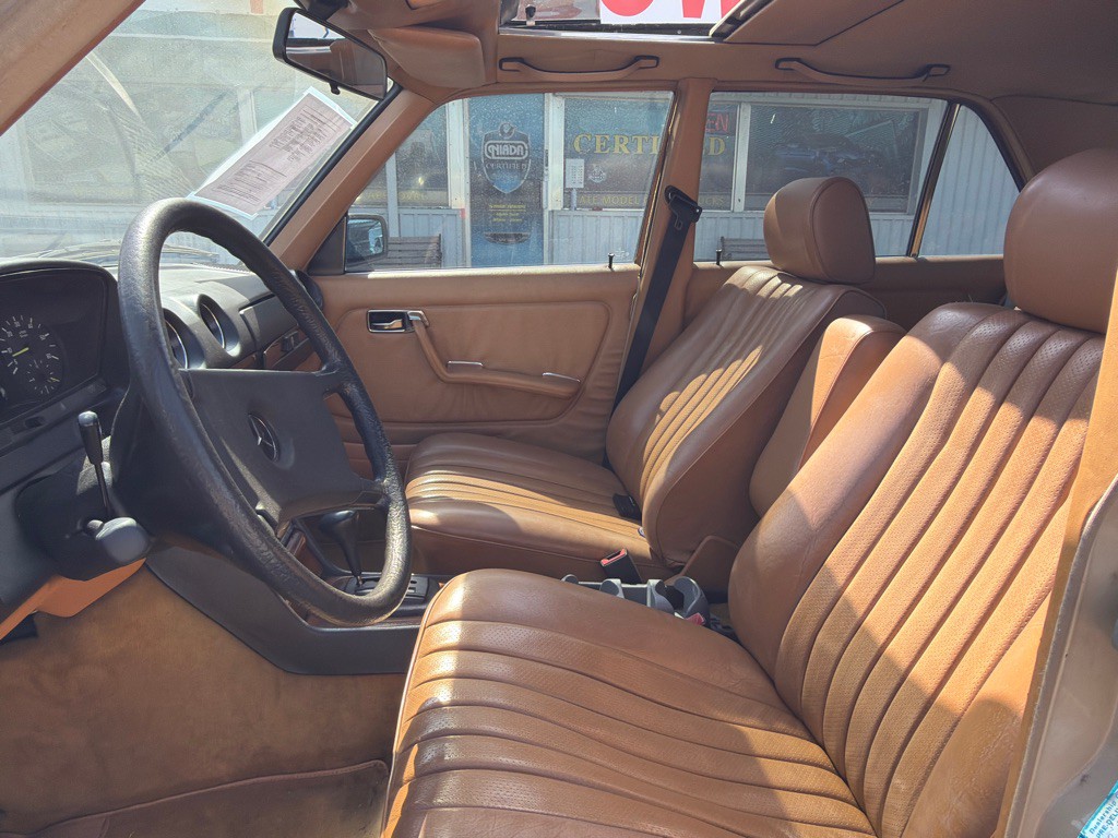 1984 Mercedes-Benz 300-Class Image 10
