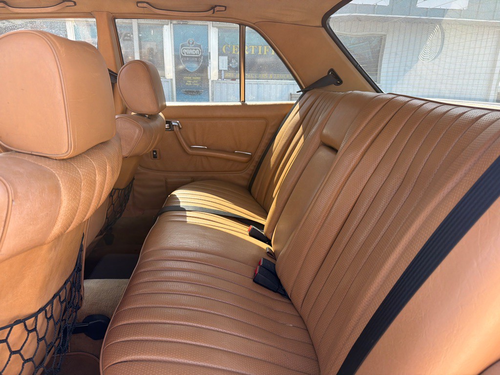 1984 Mercedes-Benz 300-Class Image 11