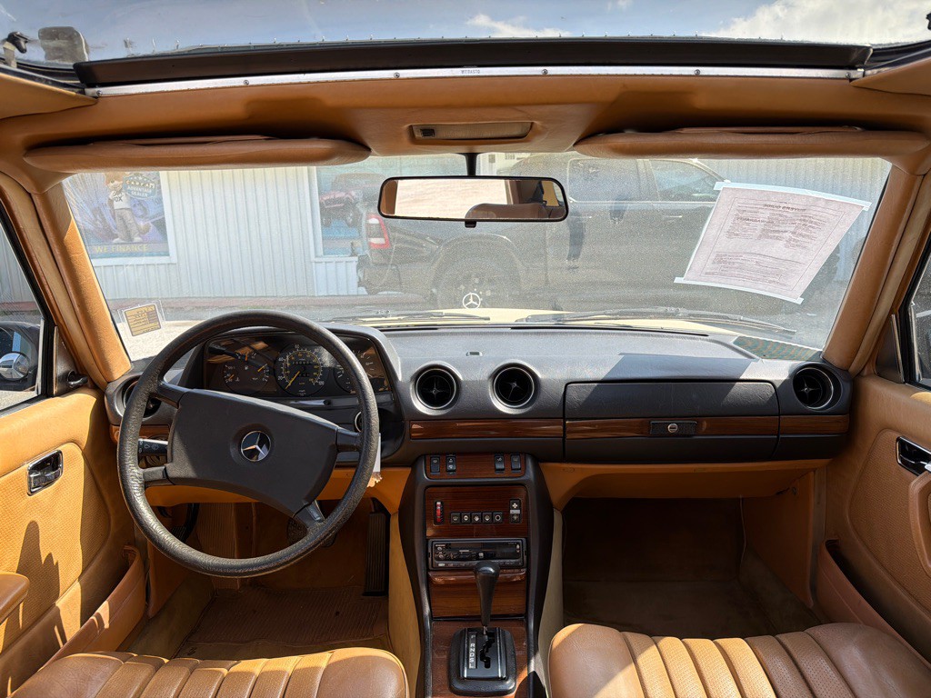 1984 Mercedes-Benz 300-Class Image 12