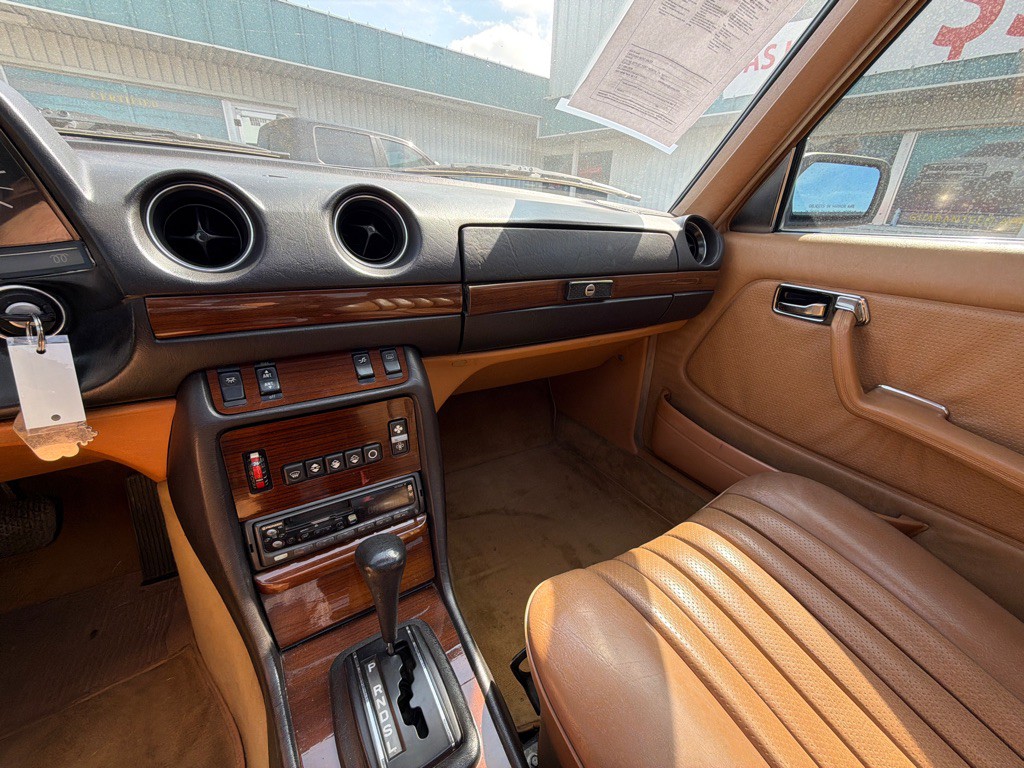 1984 Mercedes-Benz 300-Class Image 15