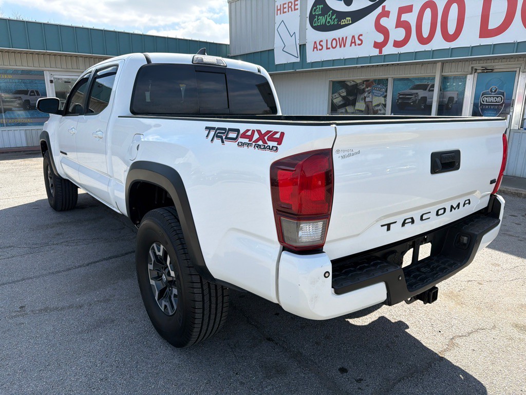 2018 Toyota Tacoma Image 3