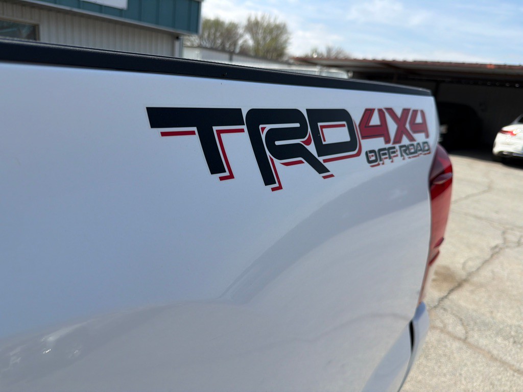 2018 Toyota Tacoma Image 10