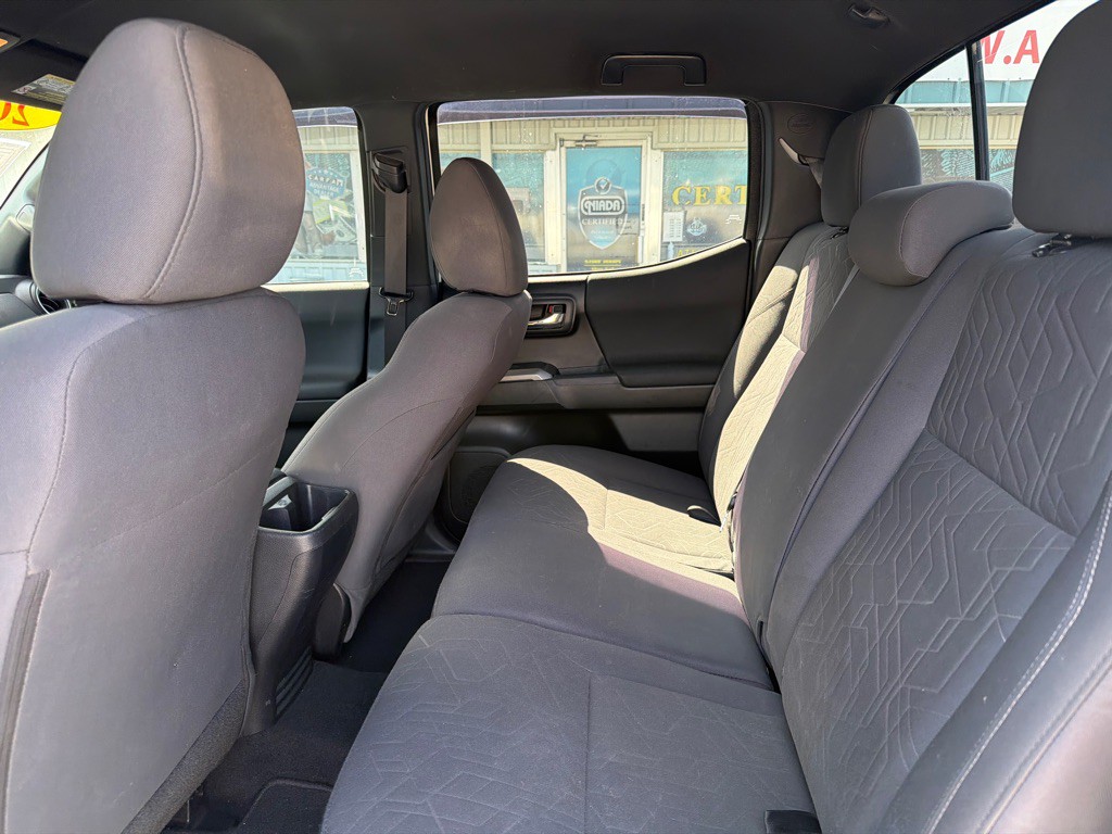 2018 Toyota Tacoma Image 13
