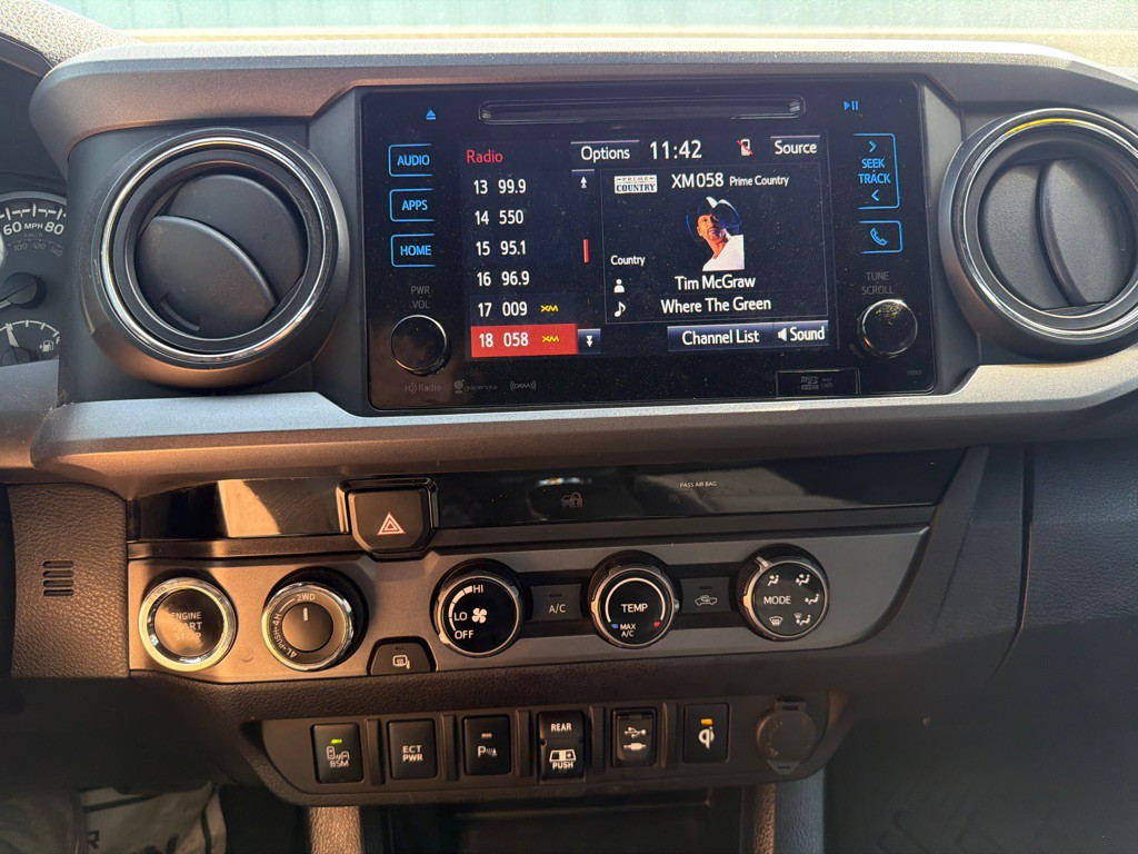 2018 Toyota Tacoma Image 16