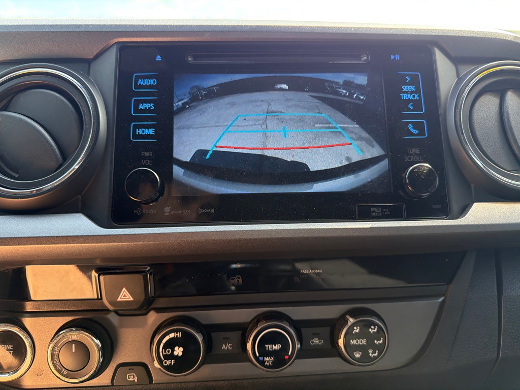 2018 Toyota Tacoma Image 17