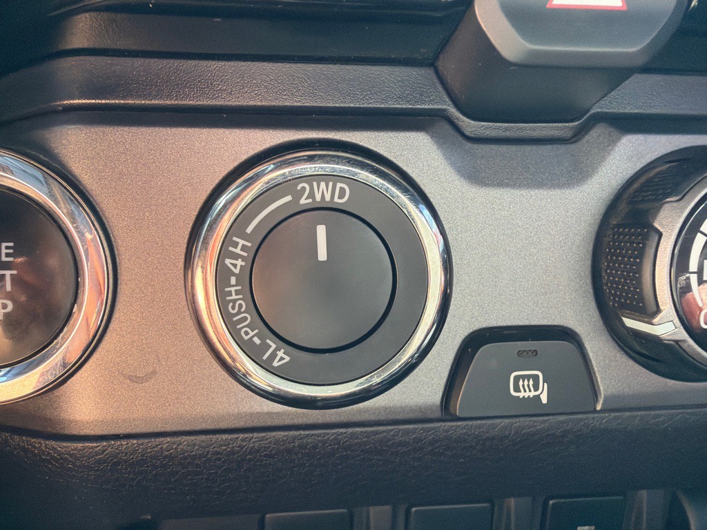 2018 Toyota Tacoma Image 18