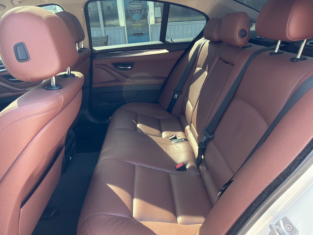 2016 BMW 5 Series Image 11