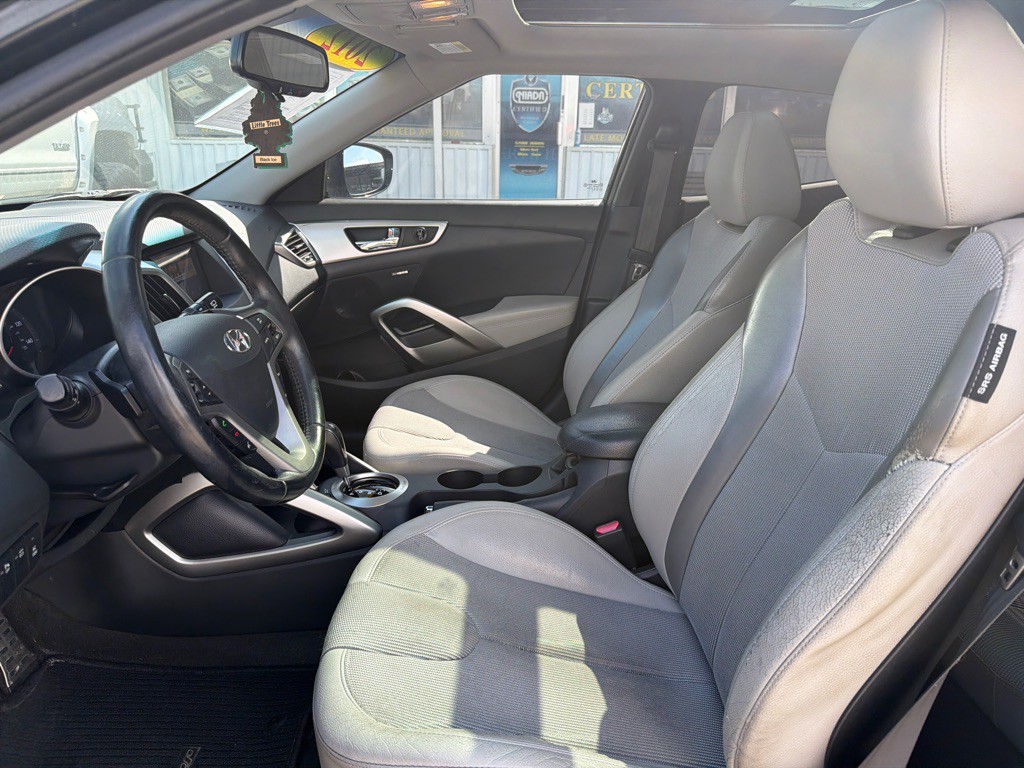 2012 Hyundai Veloster Image 9