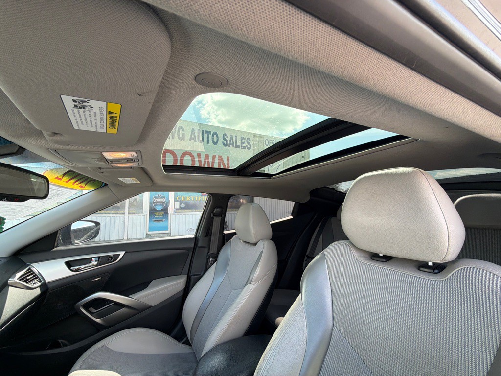 2012 Hyundai Veloster Image 11