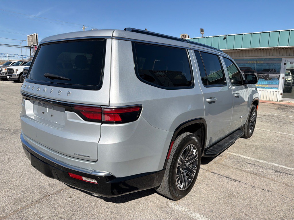 2022 Jeep Wagoneer Image 5