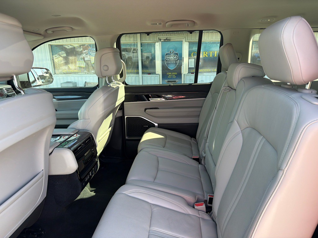 2022 Jeep Wagoneer Image 12