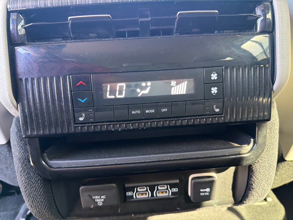 2022 Jeep Wagoneer Image 14