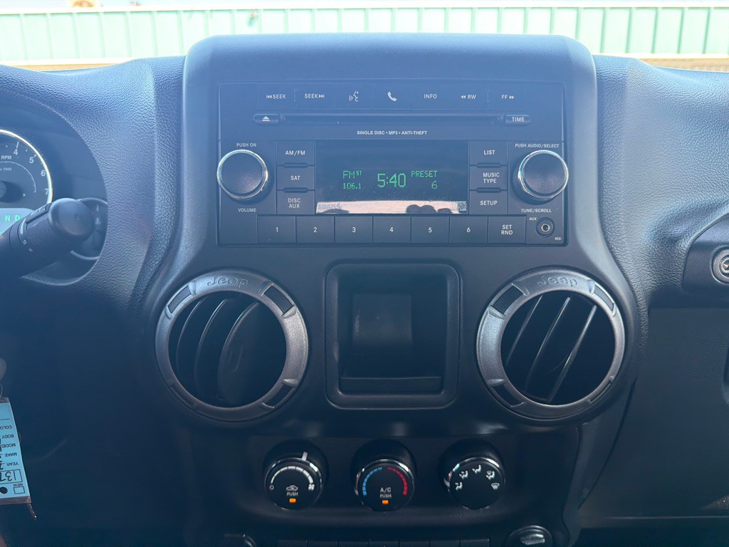 2012 Jeep Wrangler Image 12