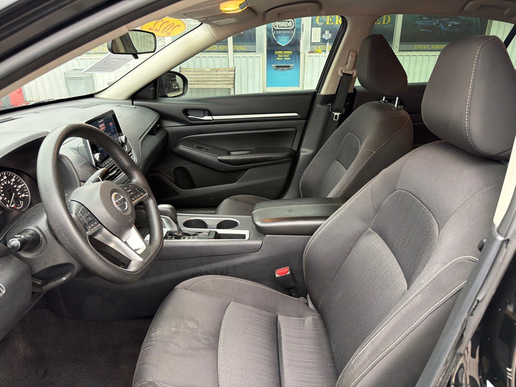 2022 Nissan Altima Image 10