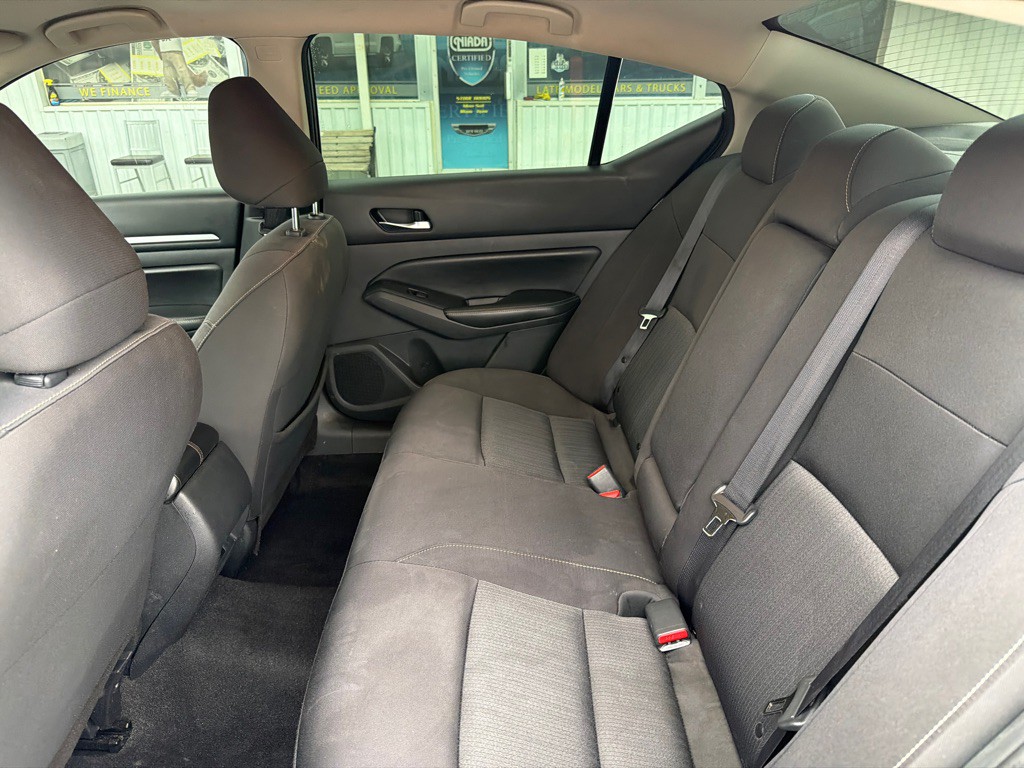 2022 Nissan Altima Image 11