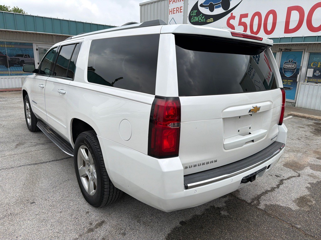 2019 Chevrolet Suburban Image 3