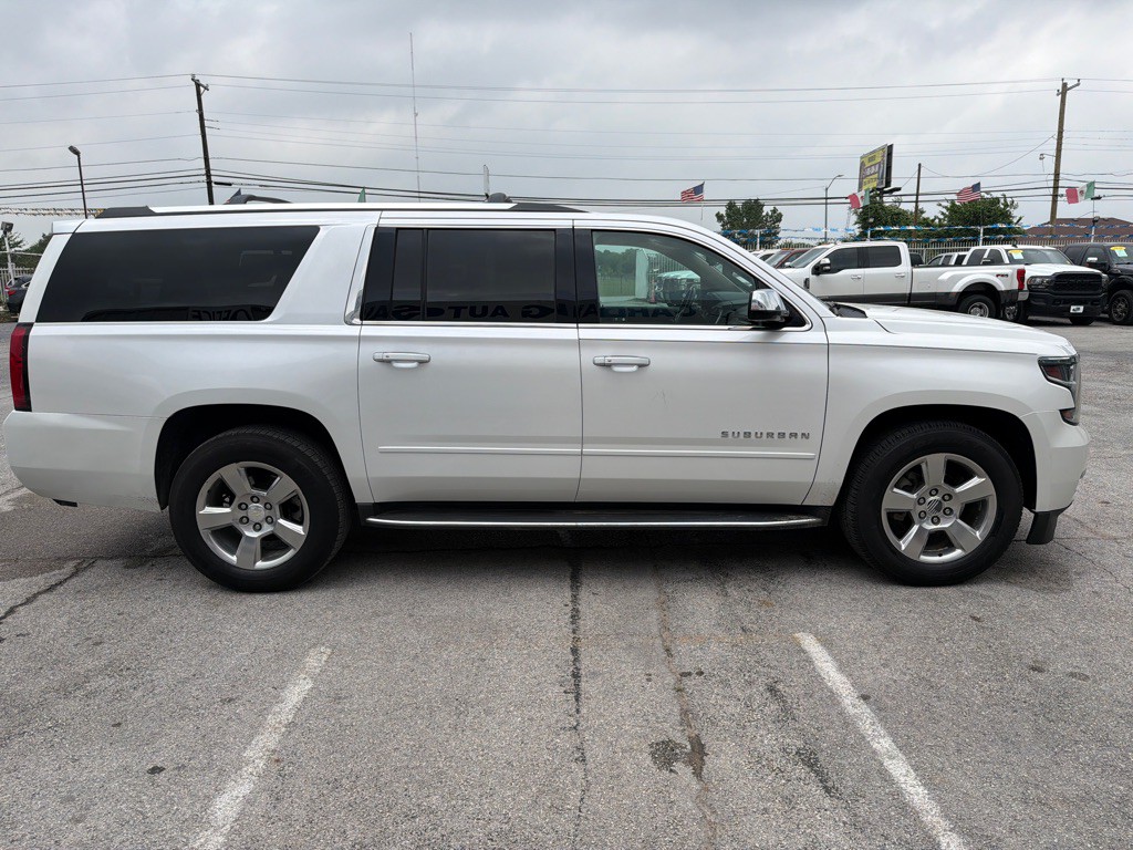 2019 Chevrolet Suburban Image 6