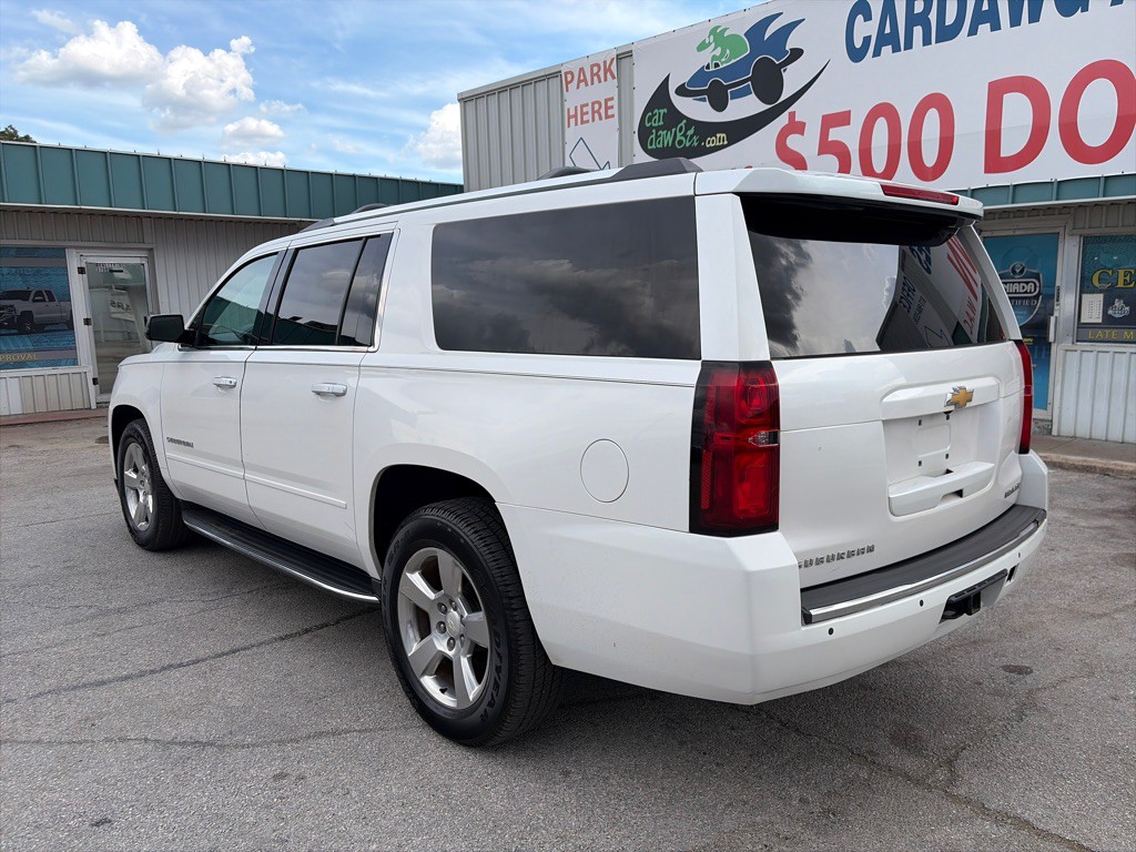 2019 Chevrolet Suburban Image 3