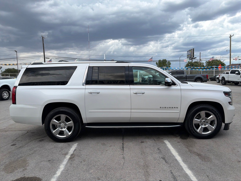2019 Chevrolet Suburban Image 6