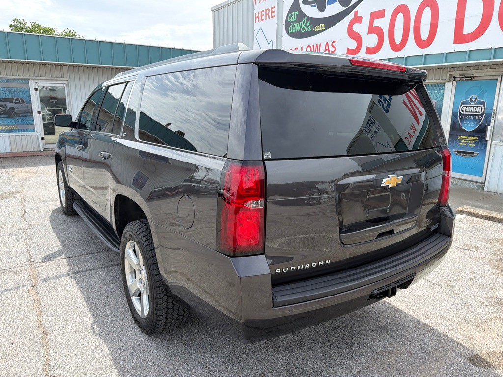 2018 Chevrolet Suburban Image 3
