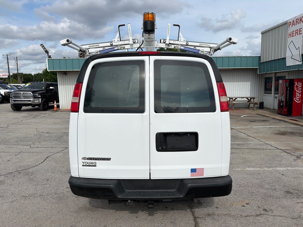 2017 Chevrolet Express Image 4
