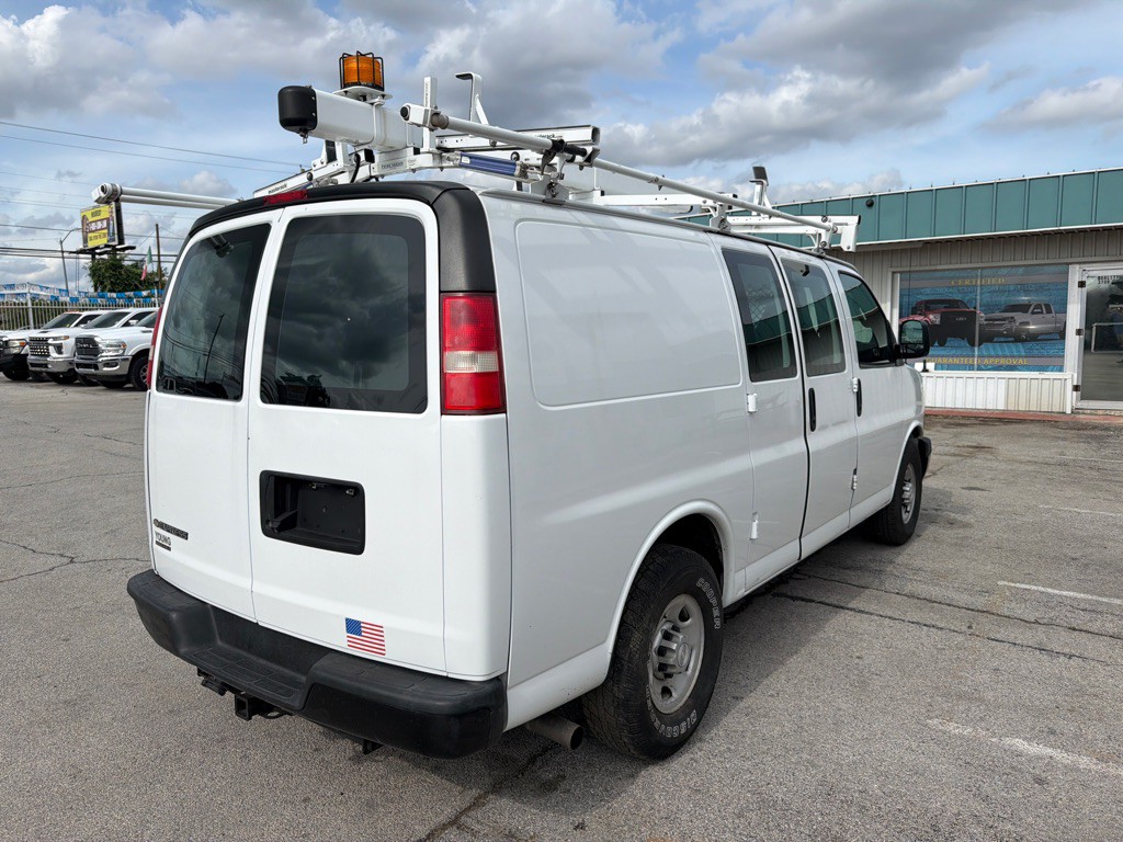 2017 Chevrolet Express Image 5
