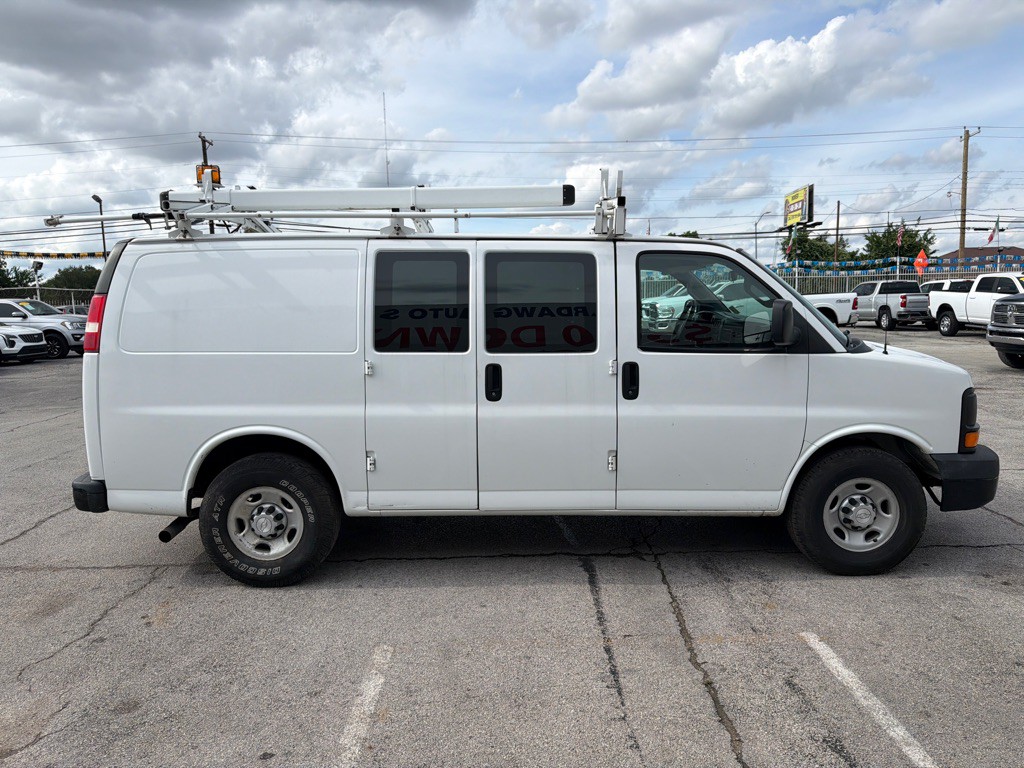 2017 Chevrolet Express Image 6