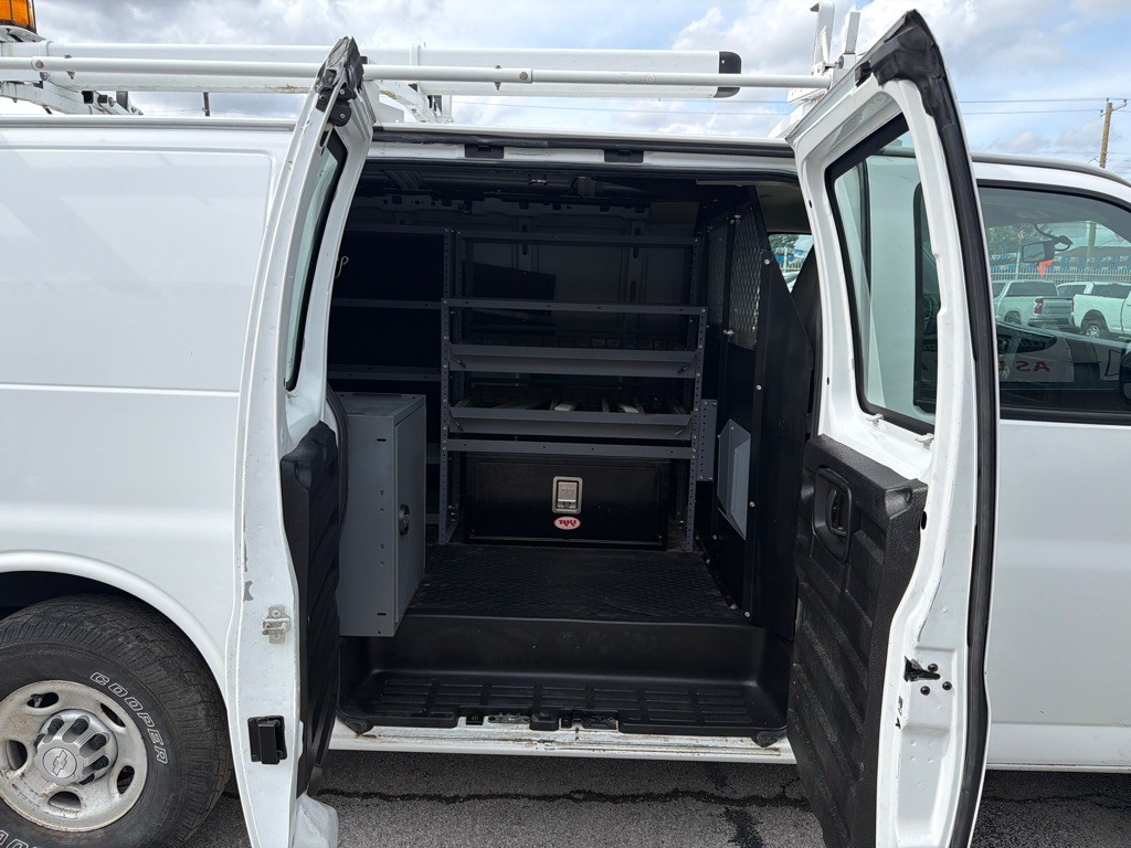 2017 Chevrolet Express Image 11