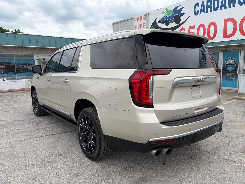 2021 GMC Yukon Image 3