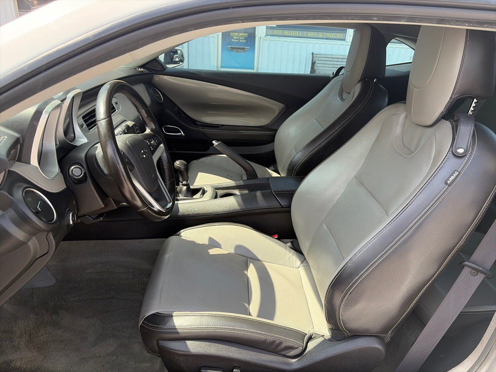 2015 Chevrolet Camaro Image 11