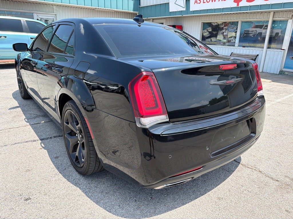 2021 Chrysler 300 Image 3