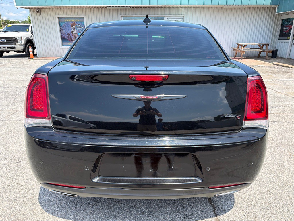 2021 Chrysler 300 Image 4