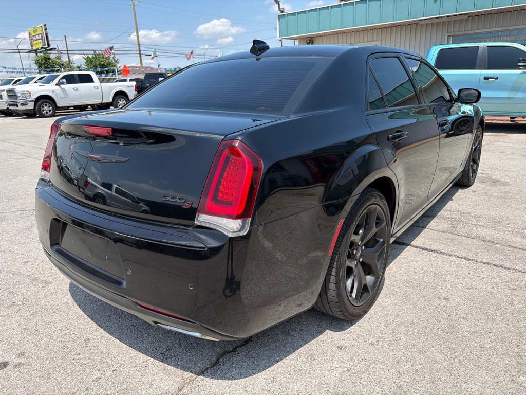 2021 Chrysler 300 Image 5