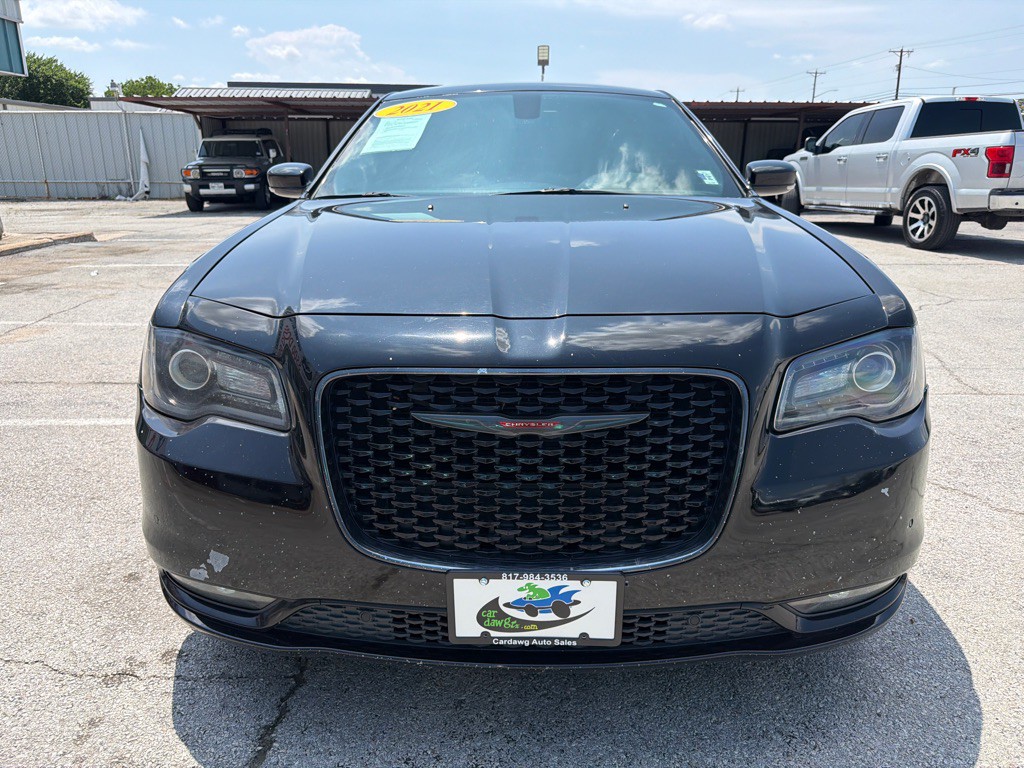 2021 Chrysler 300 Image 8