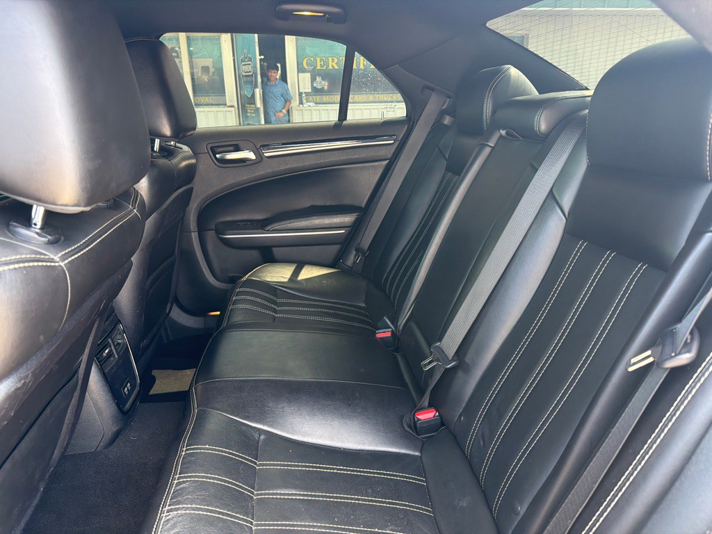 2021 Chrysler 300 Image 11