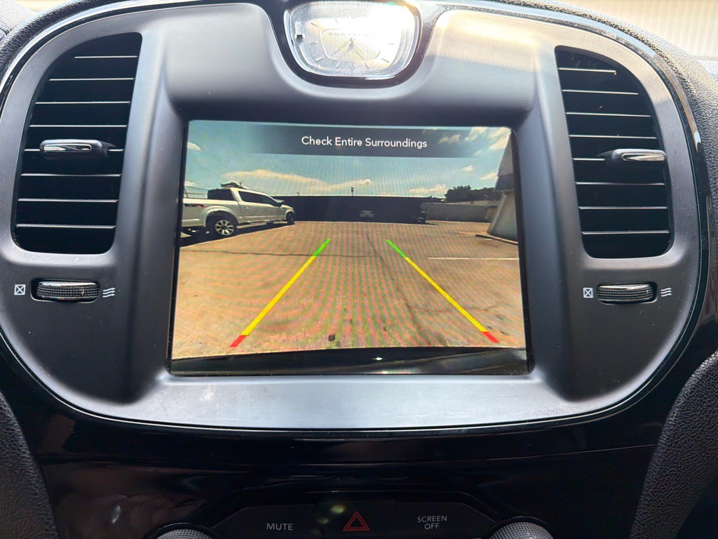 2021 Chrysler 300 Image 15
