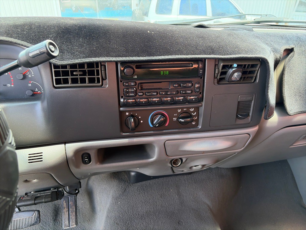 2002 Ford F-350 Image 15