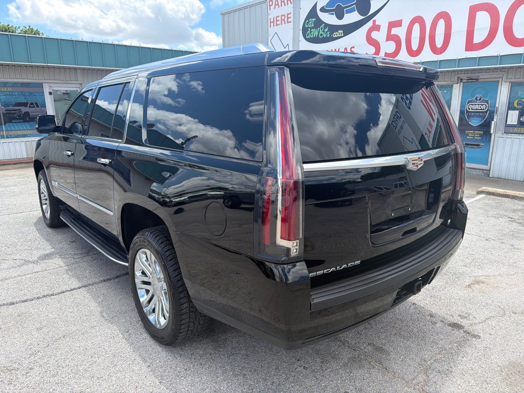 2019 Cadillac Escalade Image 3