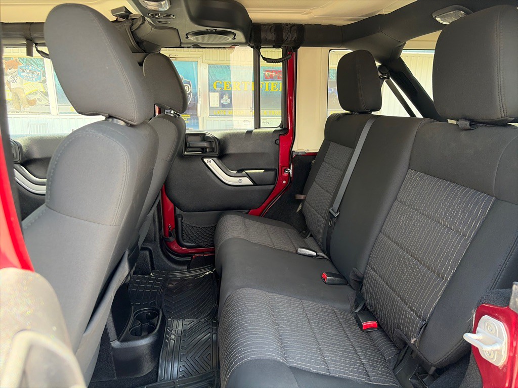 2011 Jeep Wrangler Unlimited Image 12