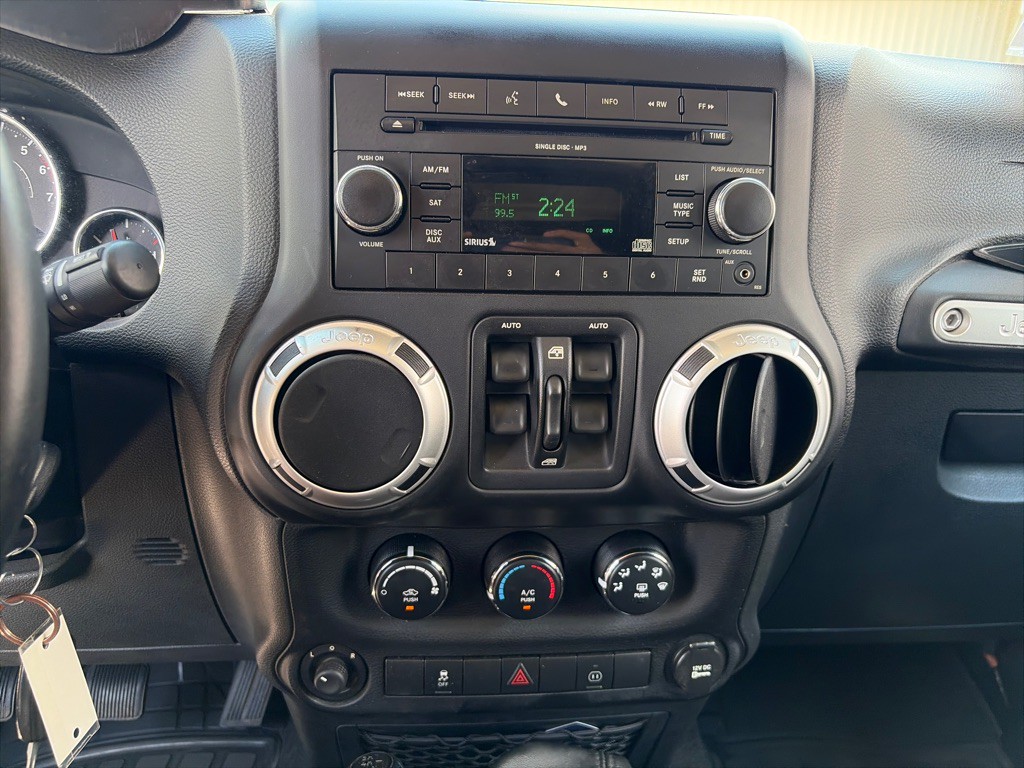 2011 Jeep Wrangler Unlimited Image 16
