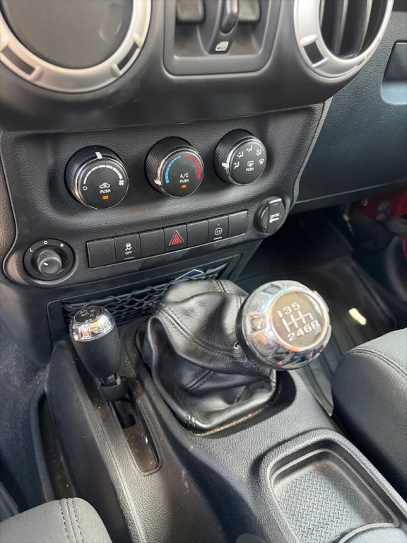 2011 Jeep Wrangler Unlimited Image 17