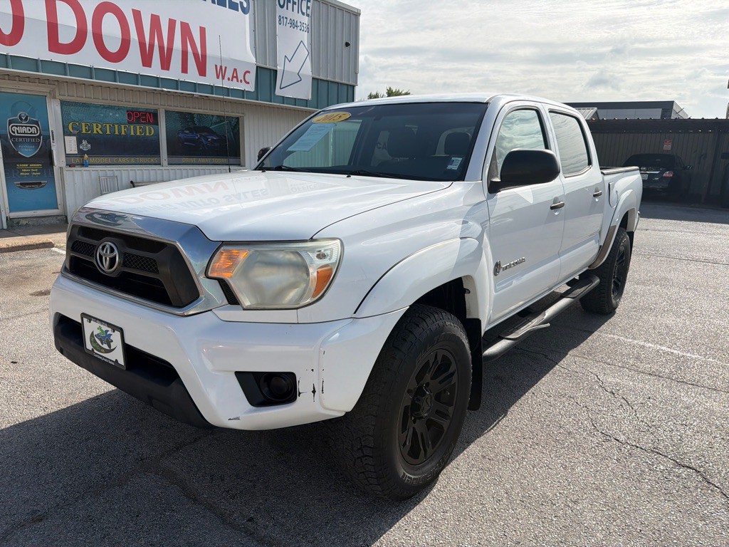 2015 Toyota Tacoma Image 1