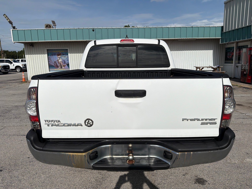 2015 Toyota Tacoma Image 4